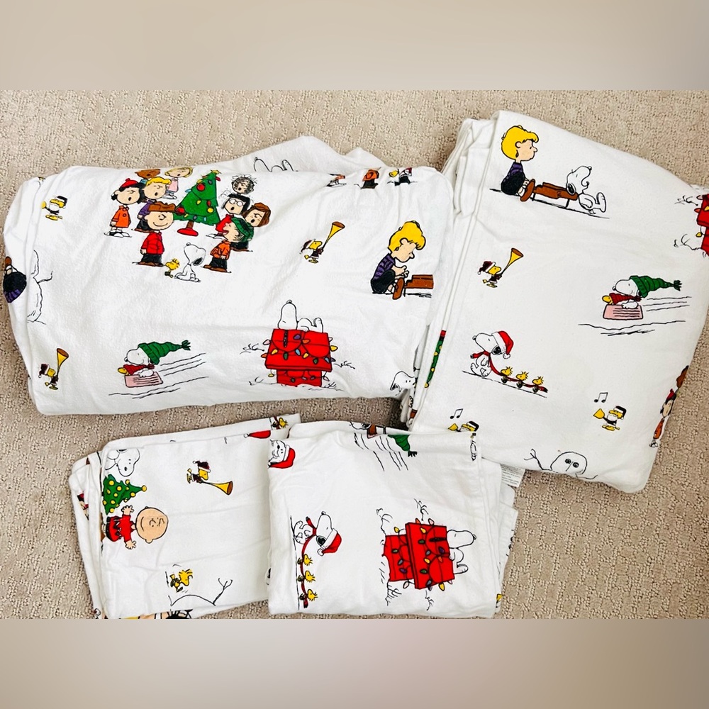 EUC- Pottery Barn Kids- Peanuts Flannel Sheet Set, size:  Queen/Full